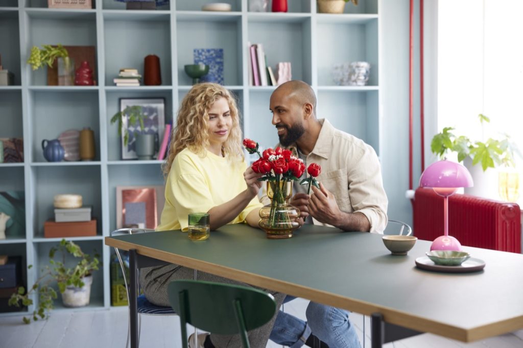 LEGO Icons 10328 Bouquet of Roses6 1024x683