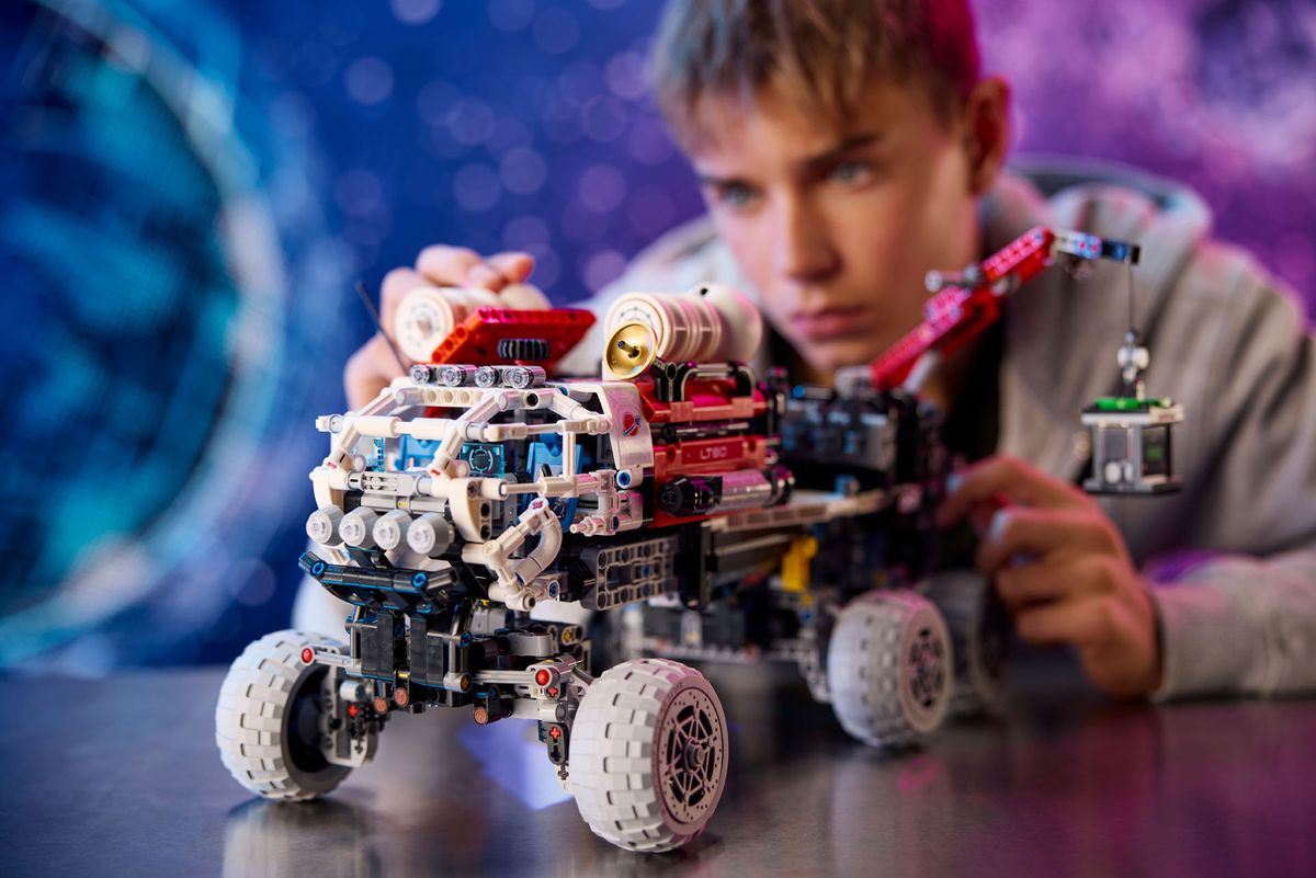 LEGO Technic 42180 Mars Crew Exploration Rover 5