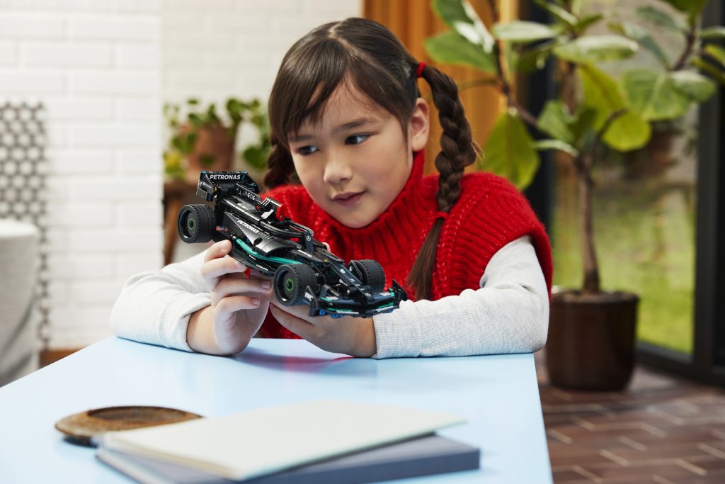 42165 Mercedes AMG F1 W14 E Performance Pull Back 1 1024x683