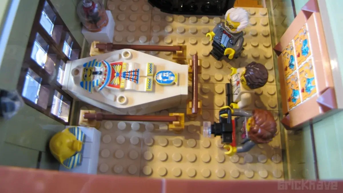 LEGO 10326 Naturhistorisk Museum får Adventurers makeover