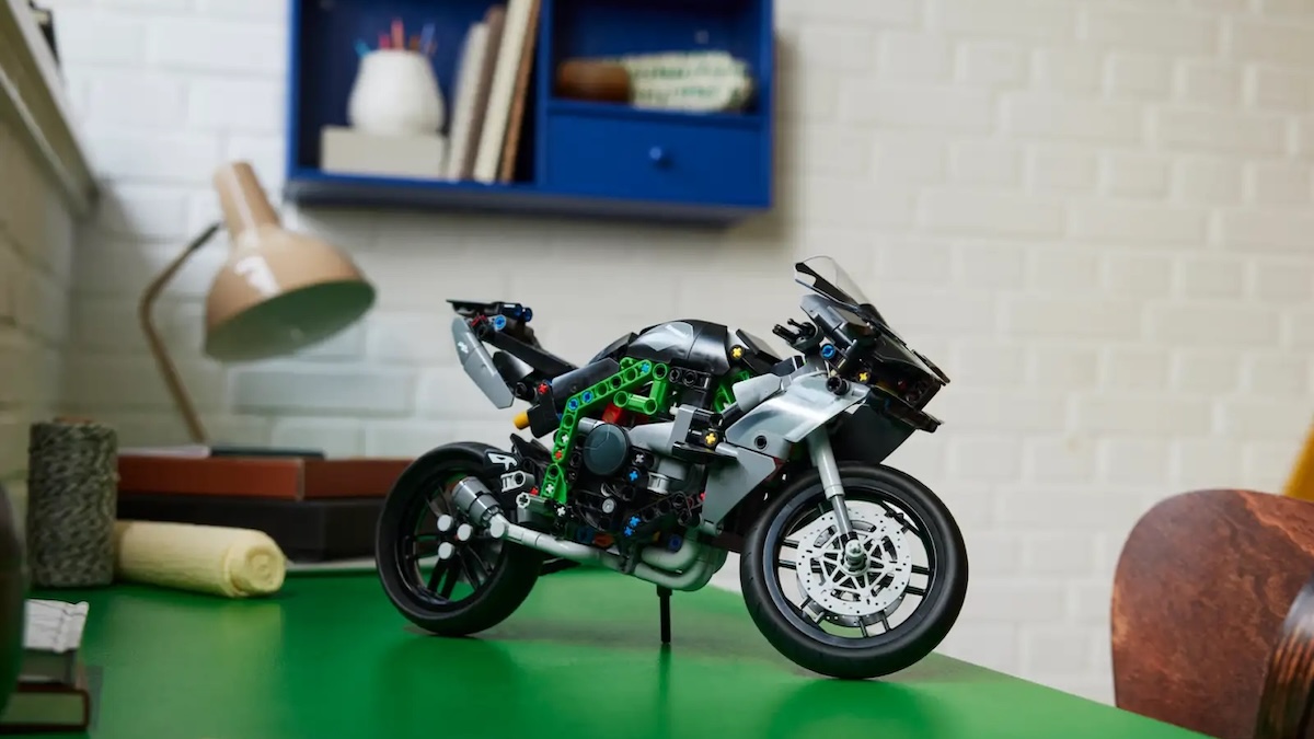 Fresh images look closer at LEGO Technic sets