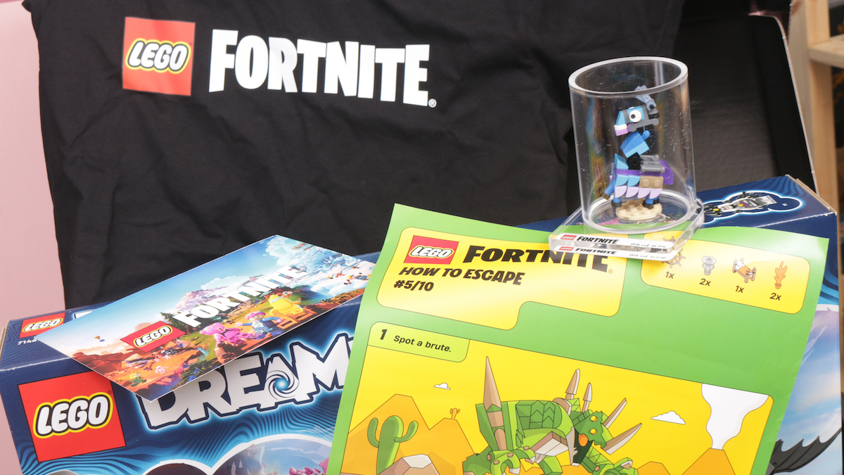 What's inside a LEGO Fortnite gift box?