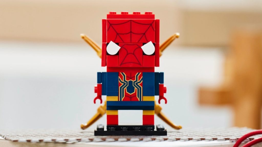 lego 40760 iron spider man brickheadz marvel lifestyle 2 featured 1024x576
