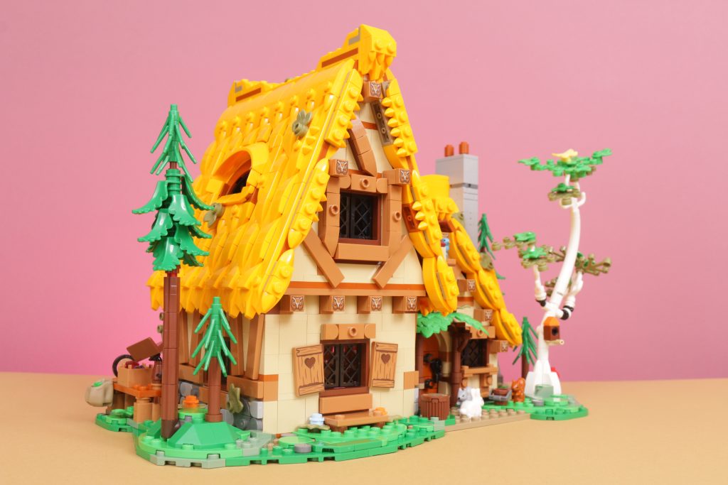 LEGO Disney 43242 Snow White and the Seven Dwarfs Cottage review 11 1024x683