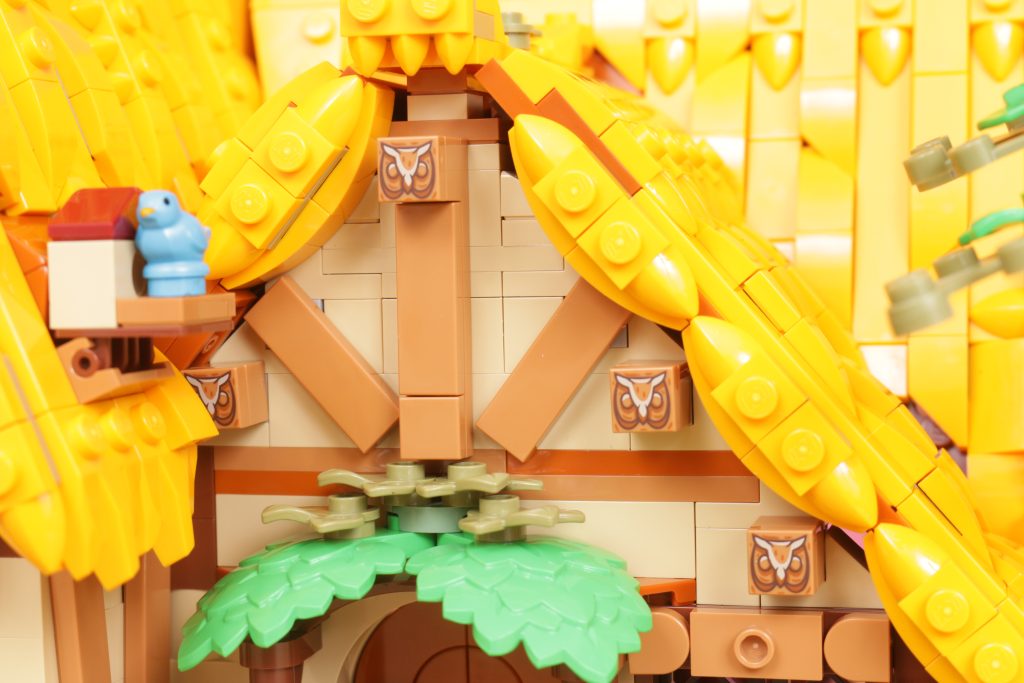 LEGO Disney 43242 Snow White and the Seven Dwarfs Cottage review 31 1024x683