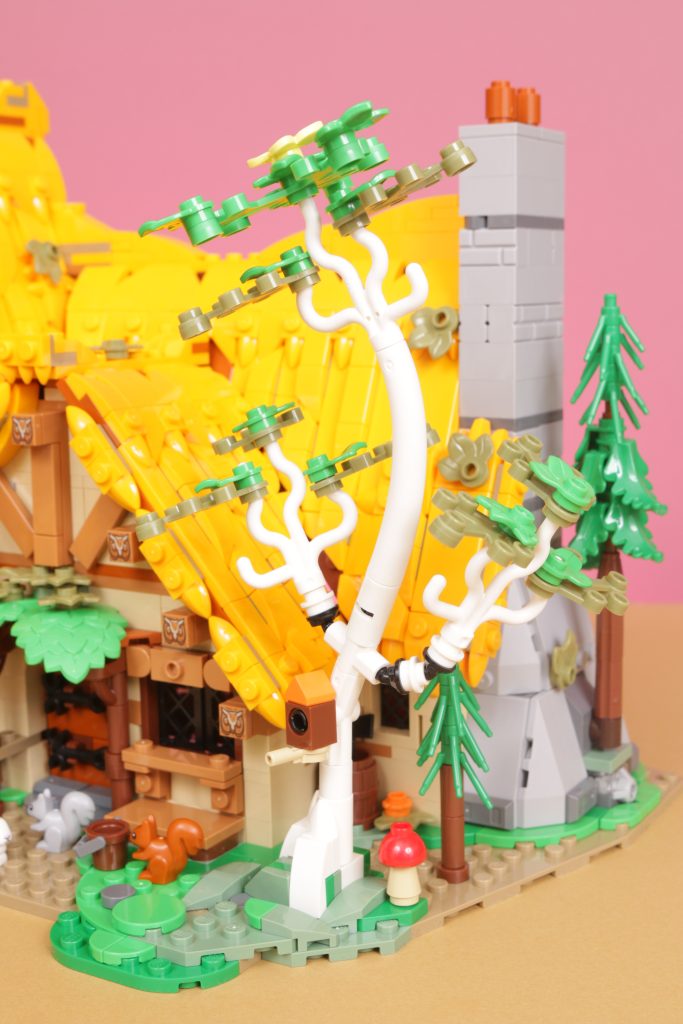 LEGO Disney 43242 Snow White and the Seven Dwarfs Cottage review 32 683x1024