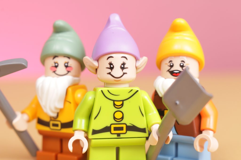 LEGO Disney 43242 Snow White and the Seven Dwarfs Cottage review 46 1024x683