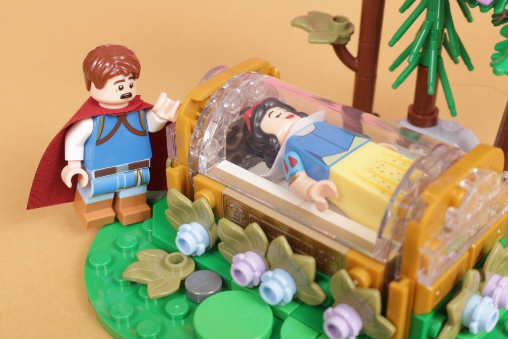 LEGO Disney 43242 Snow White and the Seven Dwarfs Cottage review 8 1024x683