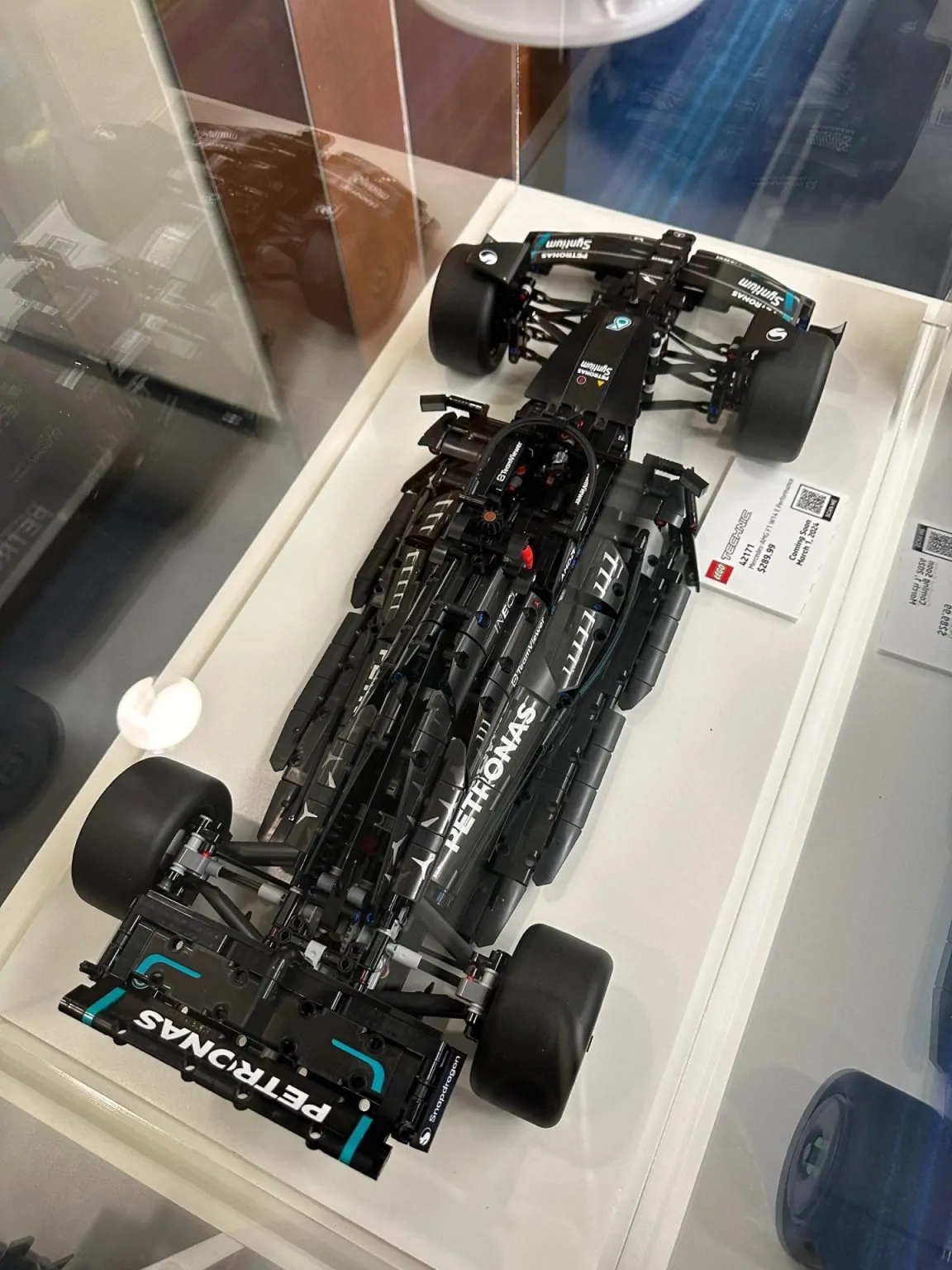 Необјавени LEGO Формула 1 комплети забележани во дивината