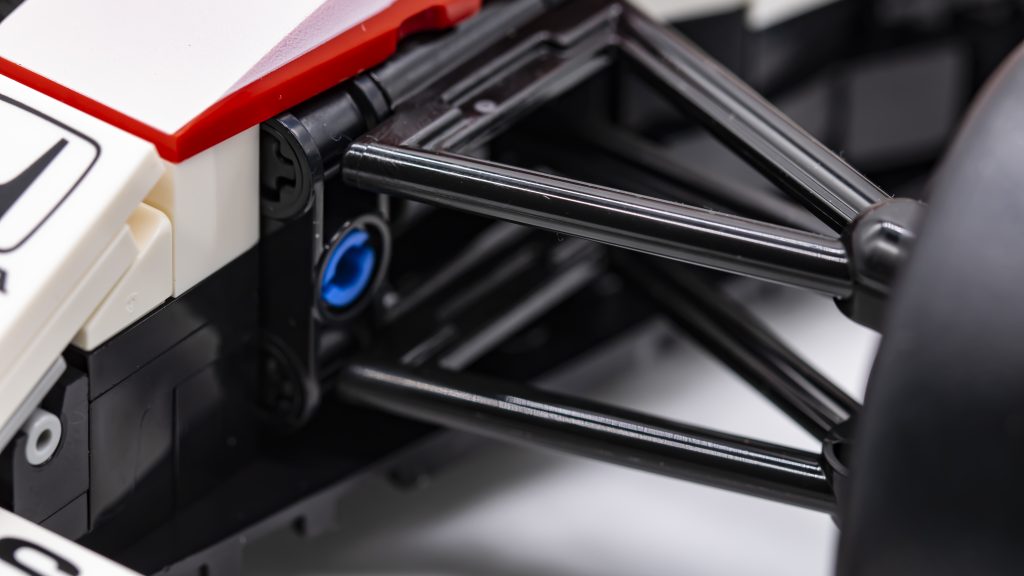 LEGO Icons 10330 McLaren MP4 Ayrton Senna 42 1024x576