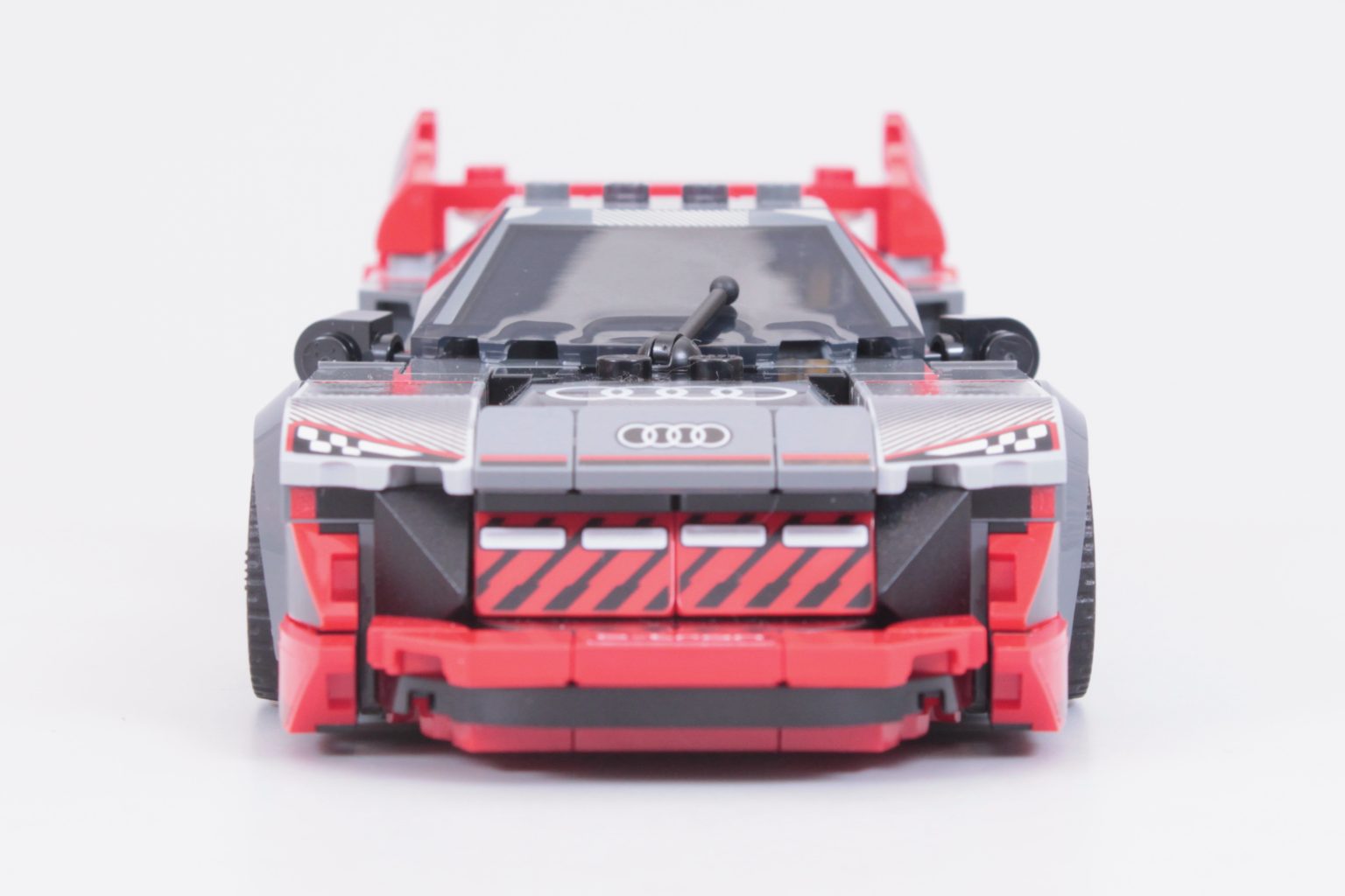 LEGO-Speed-Champions-76921-Audi-S1-e-tro