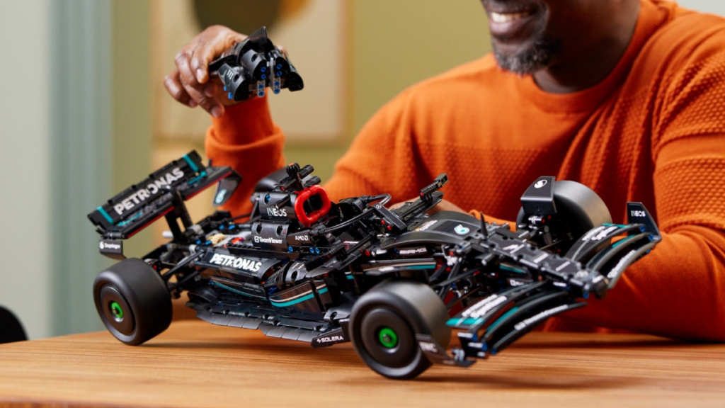 LEGO Technic 42171 Mercedes AMG F1 W14 E Performance featured 3