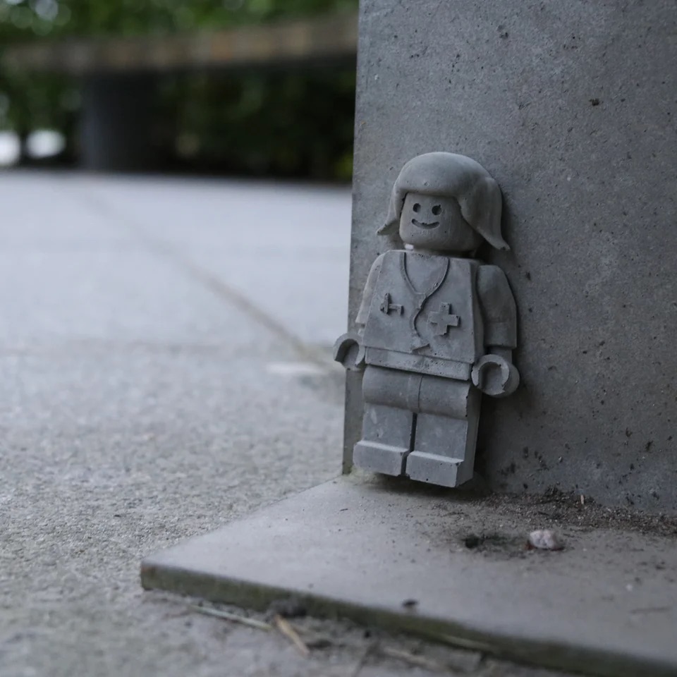 TheSketchyMaker LEGO concrete minifigures 8