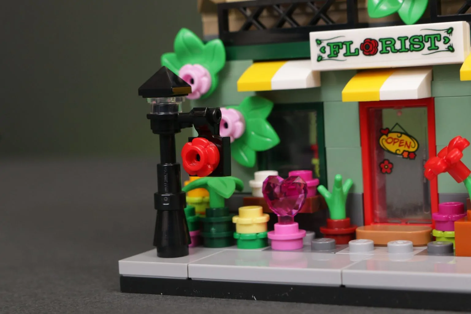lego-40680-flower-shop-gift-with-purchase-review