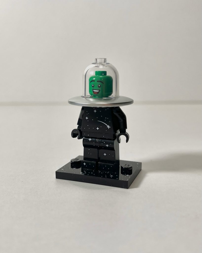 lego 71046 series 26 realademin x ufo costume 1 819x1024