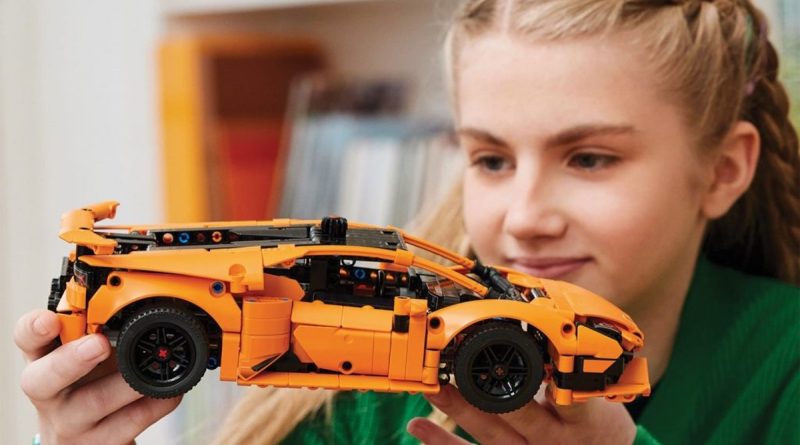 lego technic 42196 Lamborghini Huracan Tecnica Orange lifestyle featured 2