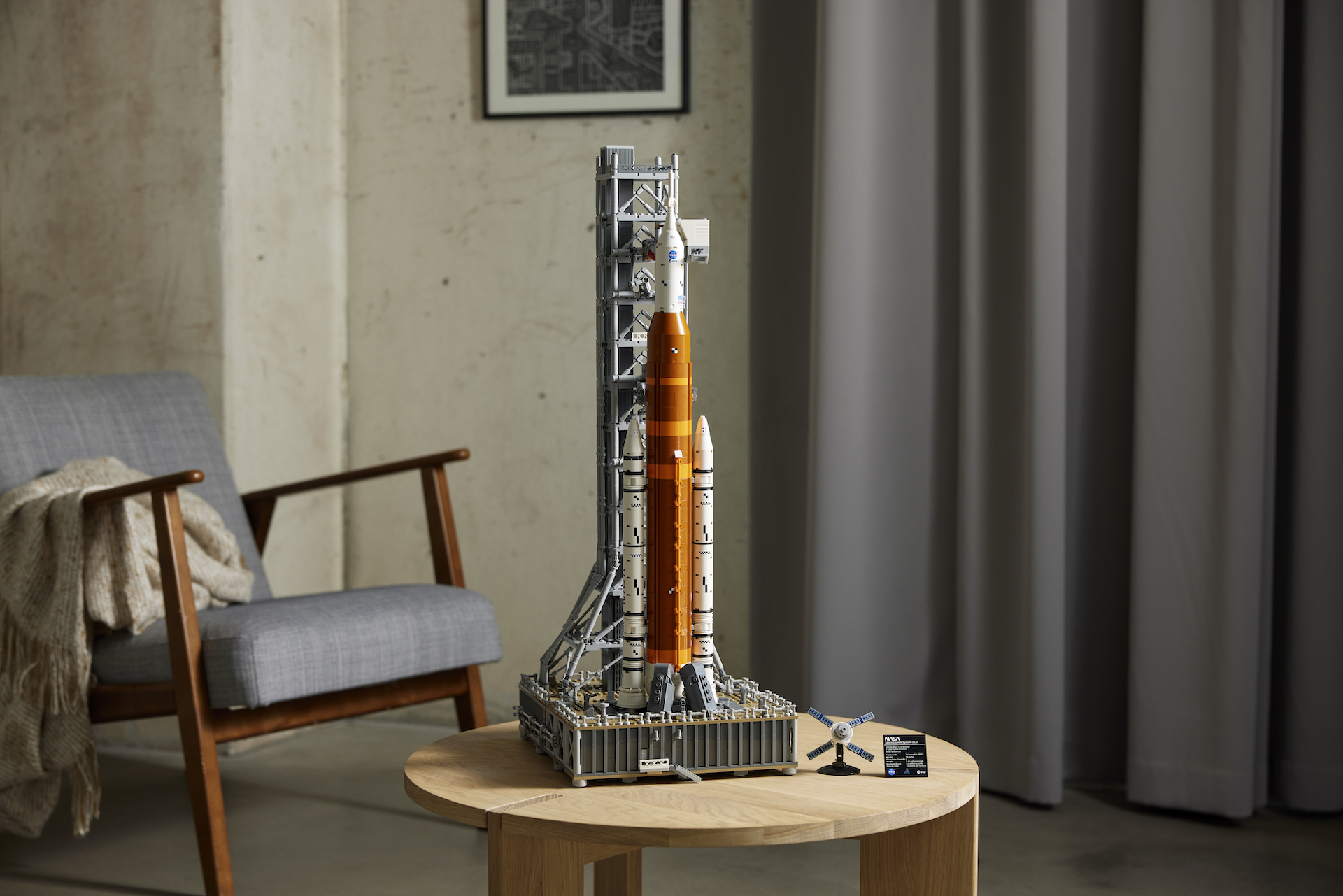 LEGO Icons 10341 NASA Artemis Space Launch System-33
