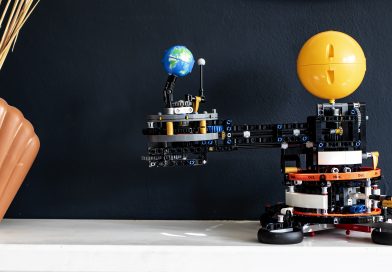 LEGO Technic 42179 Planeta Earth e Lua em revisão em órbita