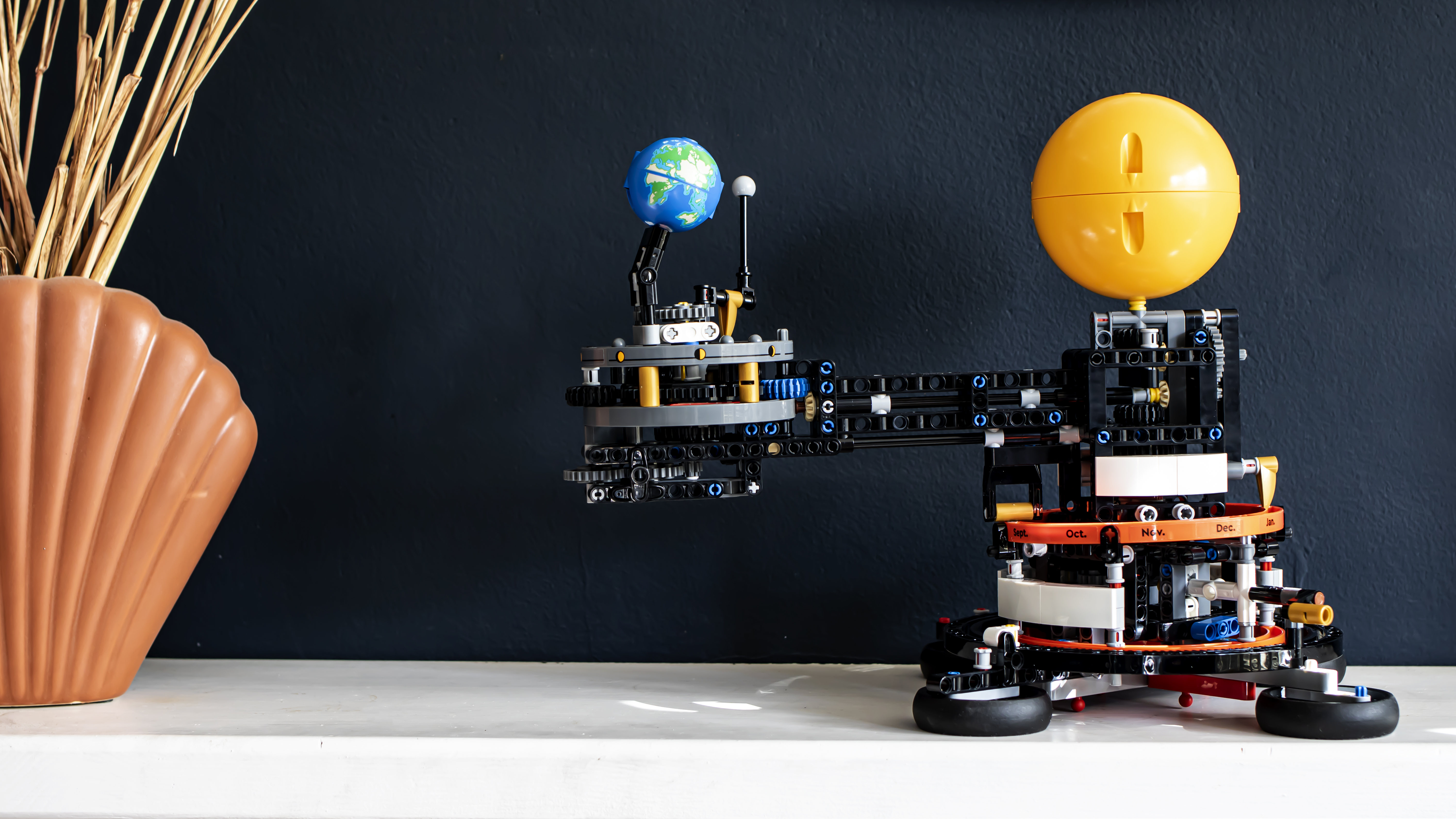 LEGO-Technic-42179-Planet-