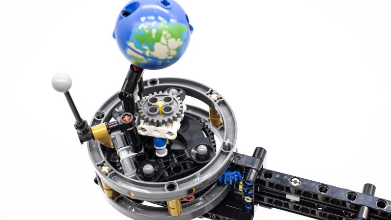 YEABRICKS Kit Luci LED Per LEGO Technic 42179 Pianeta Terra E Luna In Orbita – Illumina Il Tuo Modello