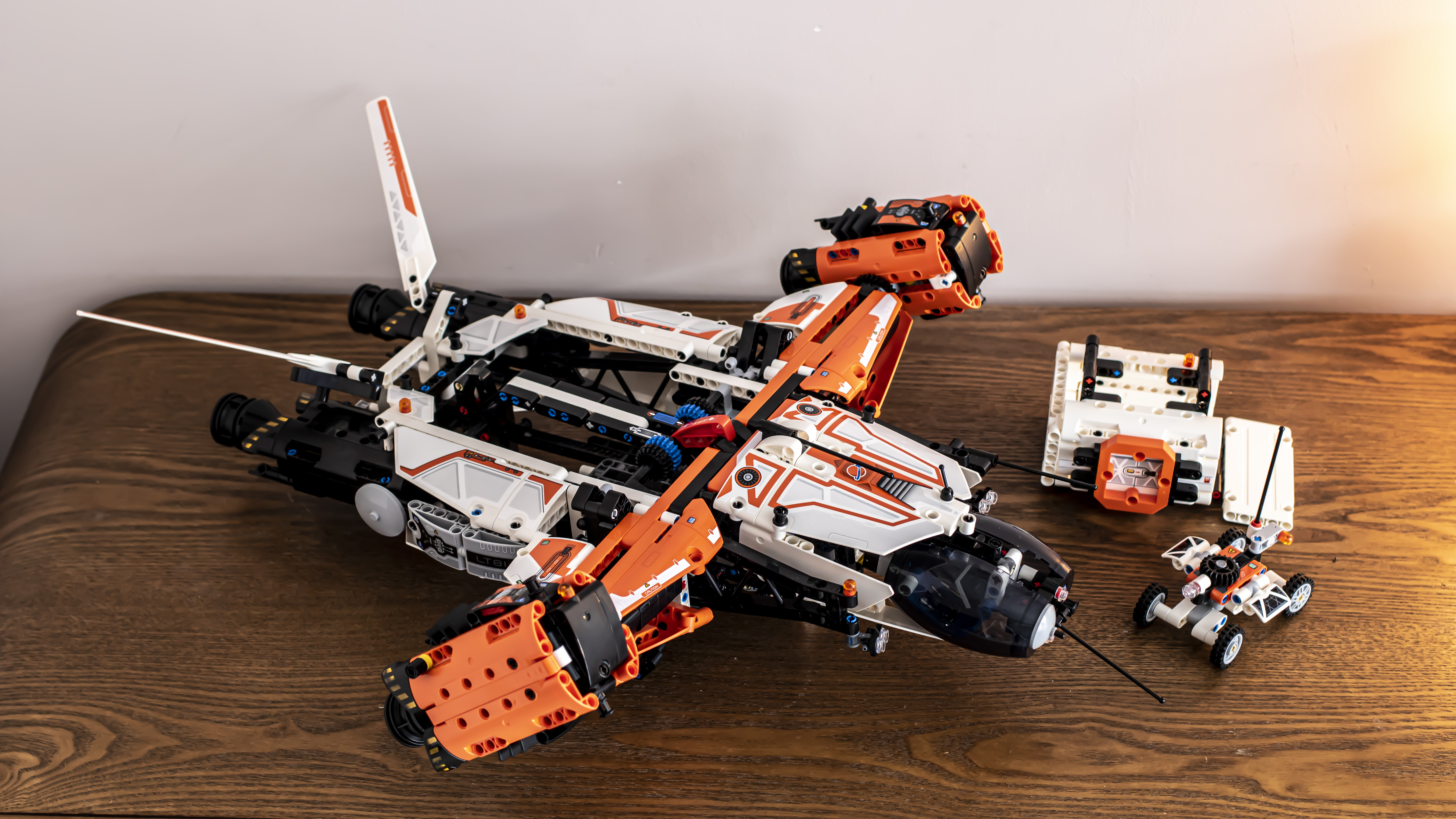LEGO Technic 42181 VTOL Heavy Cargo Spaceship LT81 review - Brick