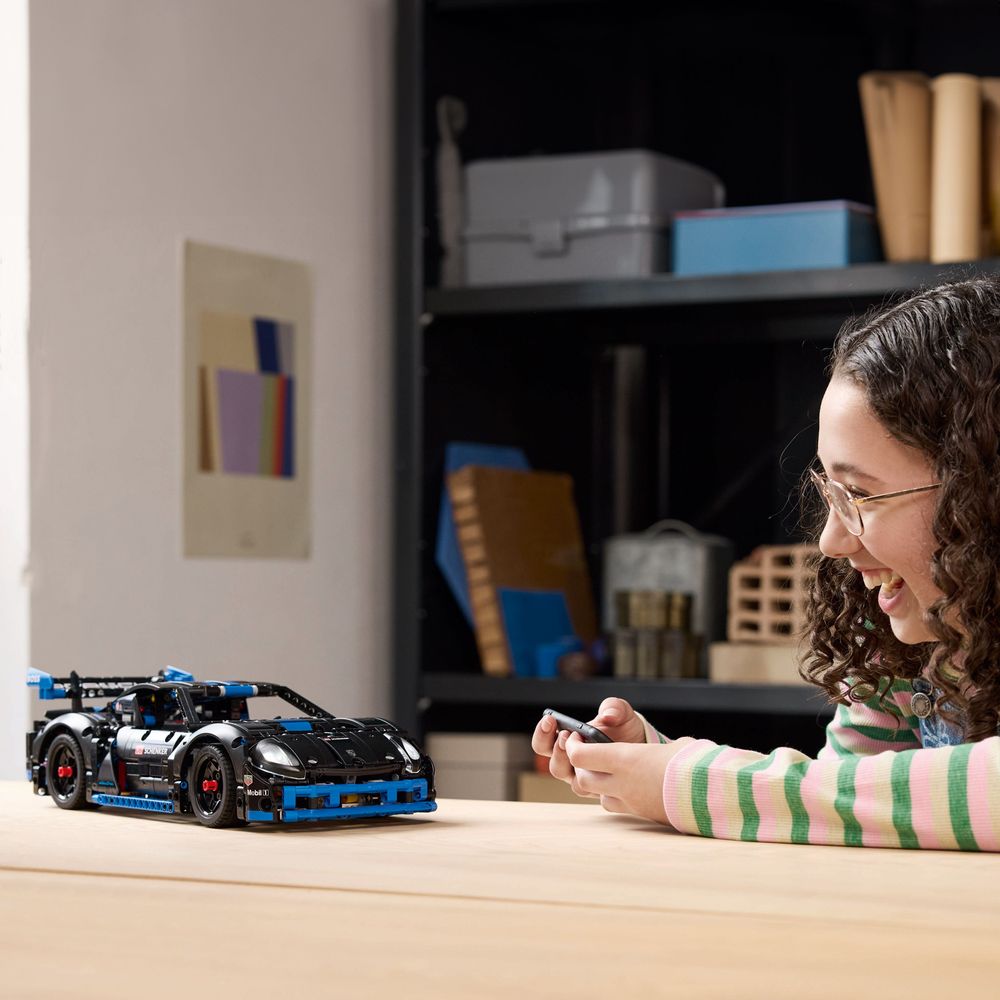 42176 LEGO Porsche GT4 e Performance Rennwagen 3