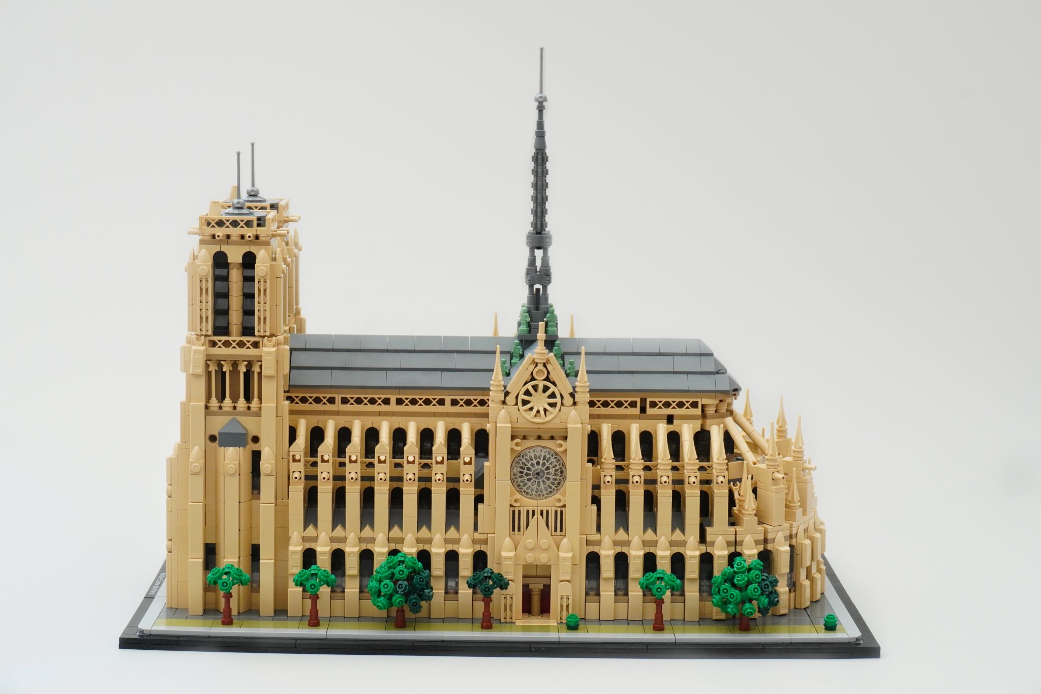 LEGO Architecture 21061 NotreDame de Paris review