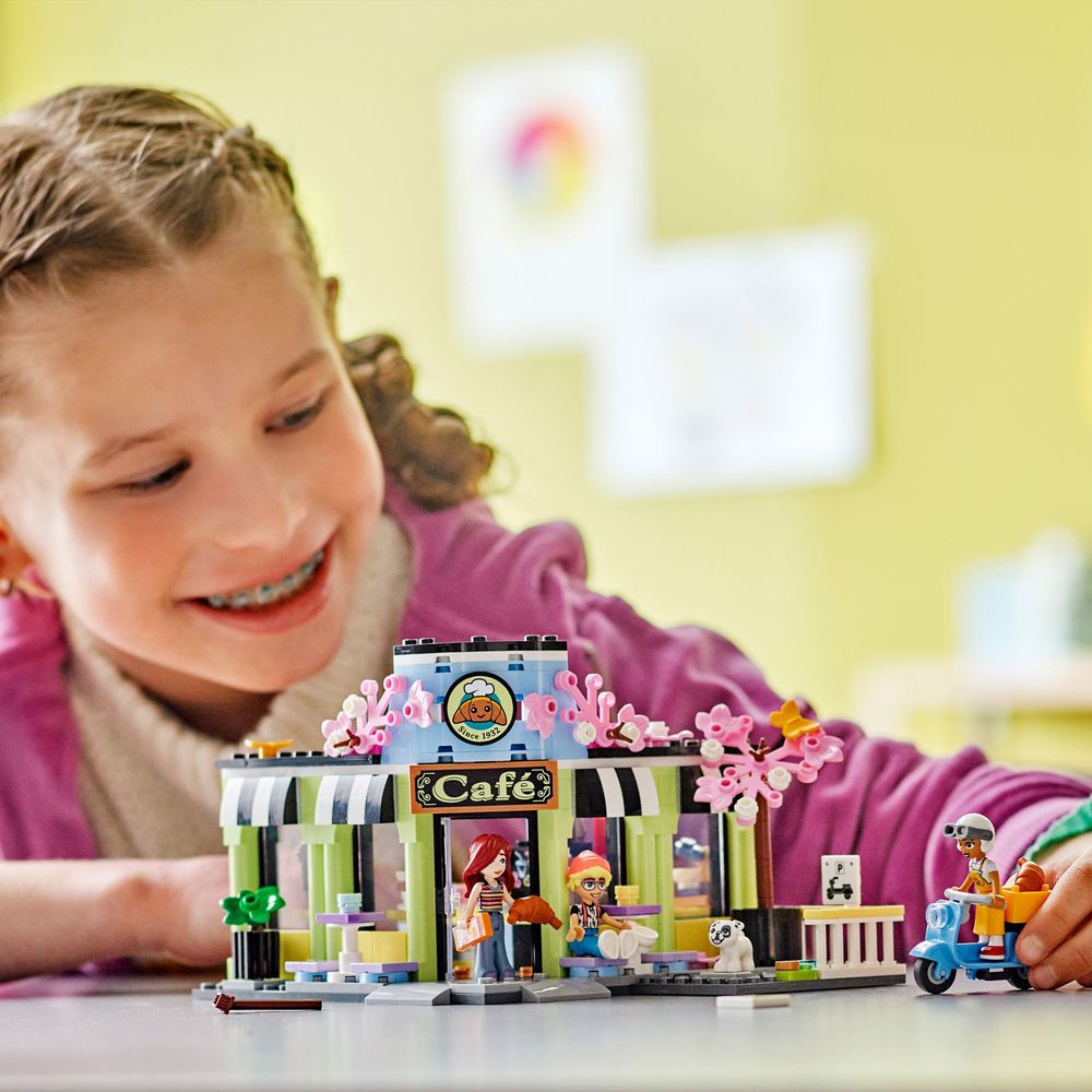LEGO Friends 42618 Heartlake City Cafe 3