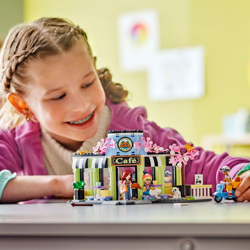 LEGO Friends 42618 Heartlake City Cafe 7