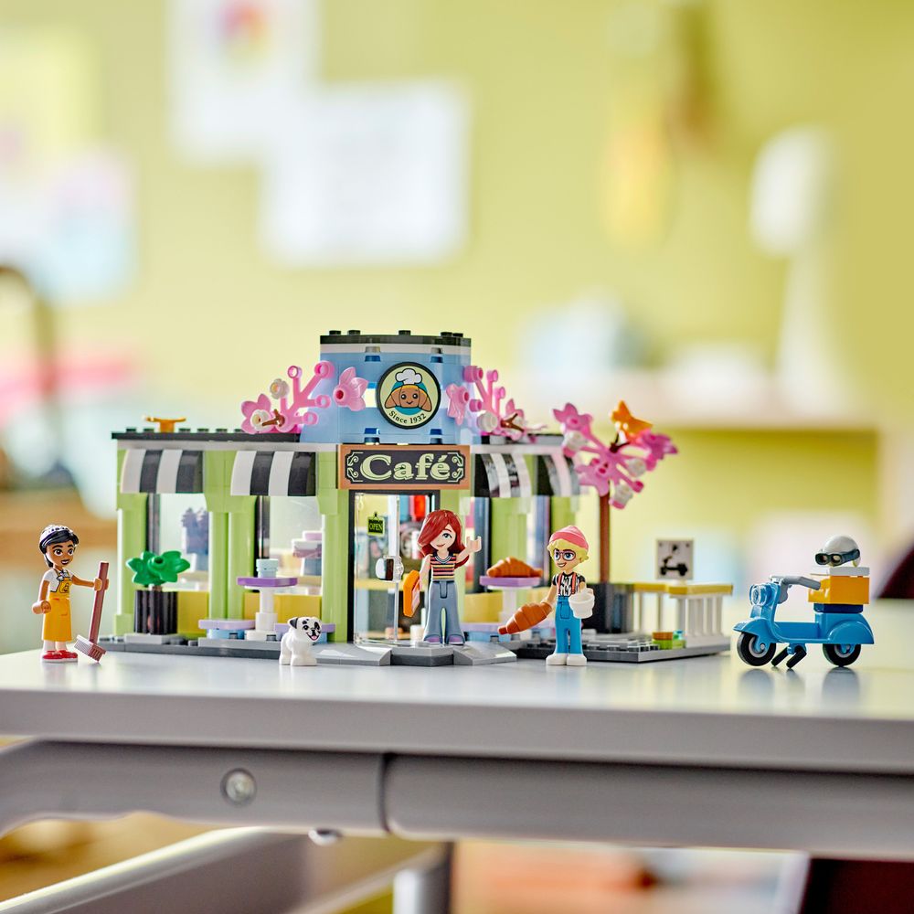 LEGO Friends 42618 Heartlake City Cafe 9