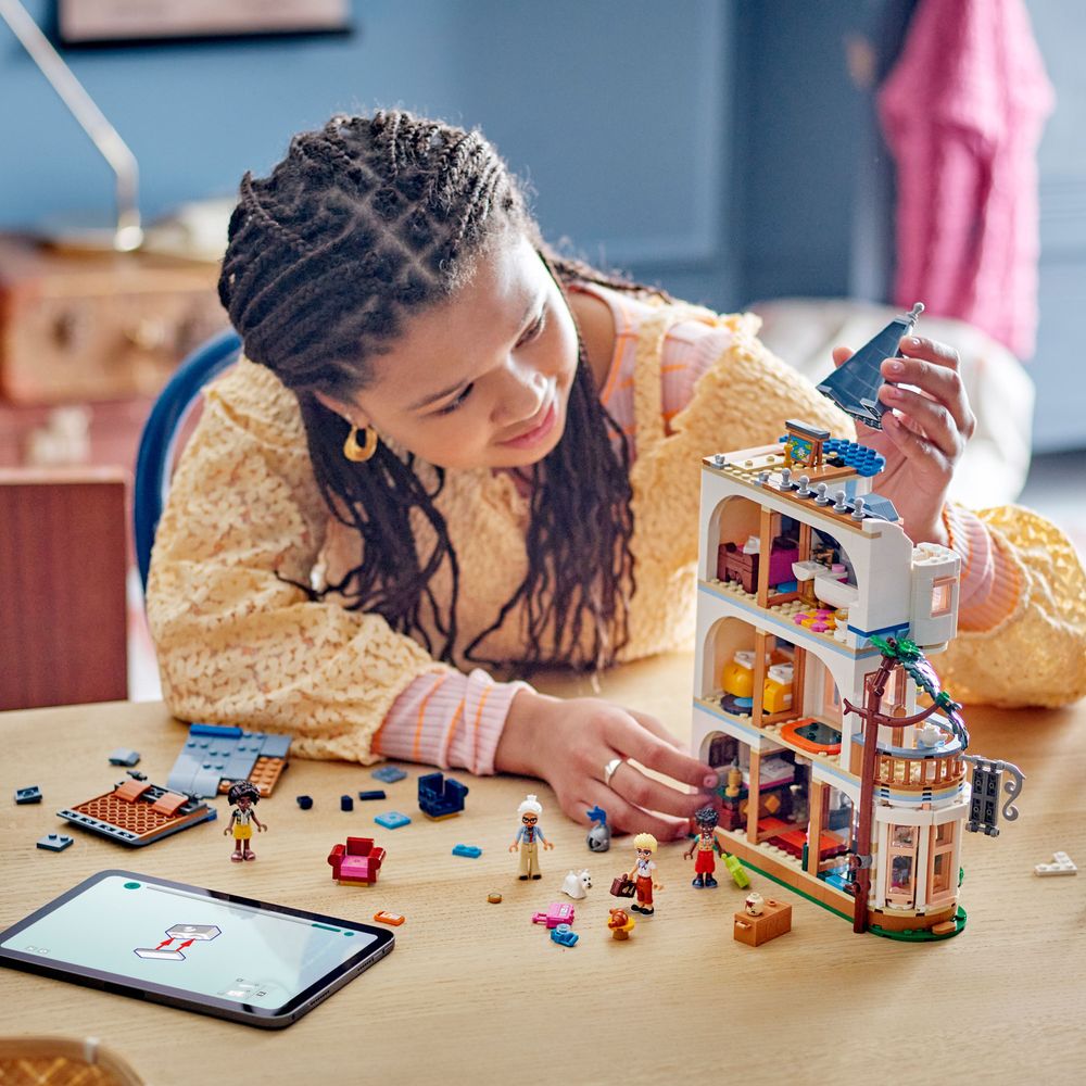 LEGO Friends 42638 Castle Bed and Breakfast 5