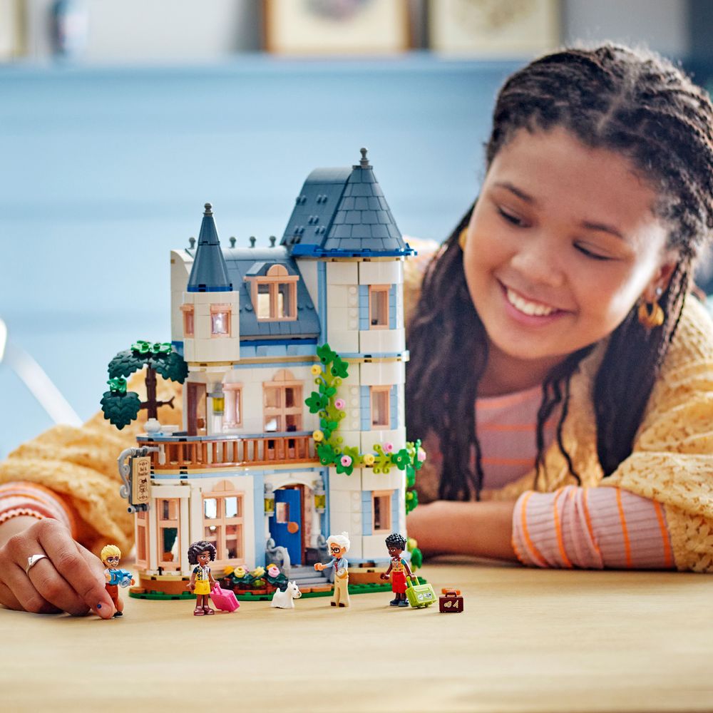 LEGO Friends 42638 Castle Bed and Breakfast 6