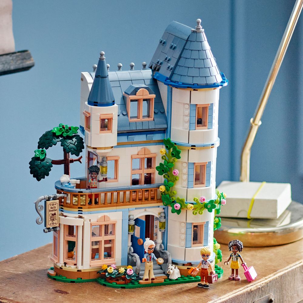 LEGO Friends 42638 Castle Bed and Breakfast 8