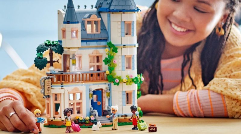 LEGO Friends 42638 Castle Bed and Breakfast featured
