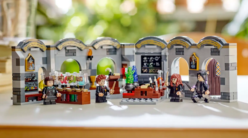 LEGO Harry Potter 76431 Hogwarts Castle Potions Class featured
