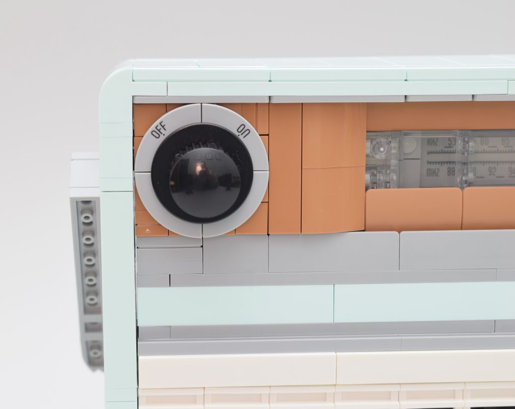 LEGO Icons 10334 Retro Radio 4 1024x814