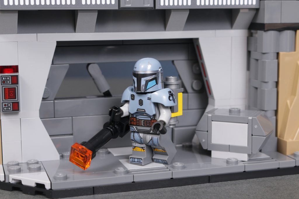 LEGO Star Wars 75386 Paz Vizsla and Moff Gideon Battle