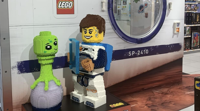 RobinHallBuilds LEGO Store Leicester Square Space featured