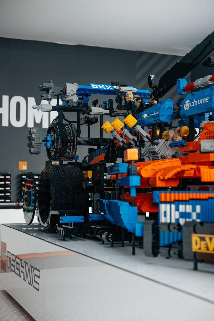 lego mclaren deconstructed 2 683x1024