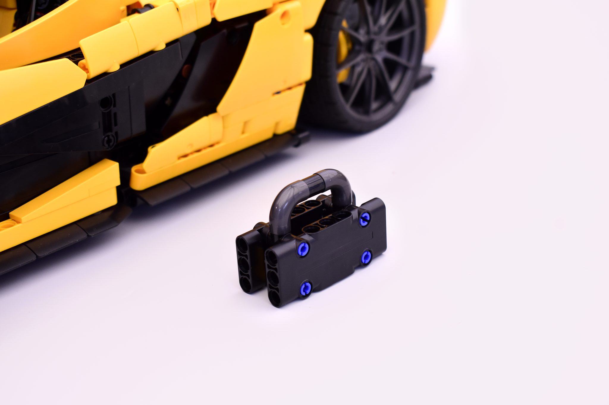 YEABRICKS Kit Luci LED Per LEGO Technic 42172 McLaren P1 (Solo Luci)