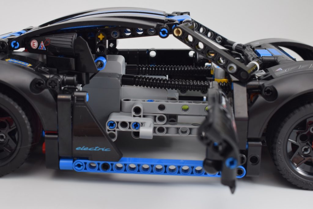 LEGO Technic 42176 Porsche GT4 e Performance Race Car review 13 1024x683