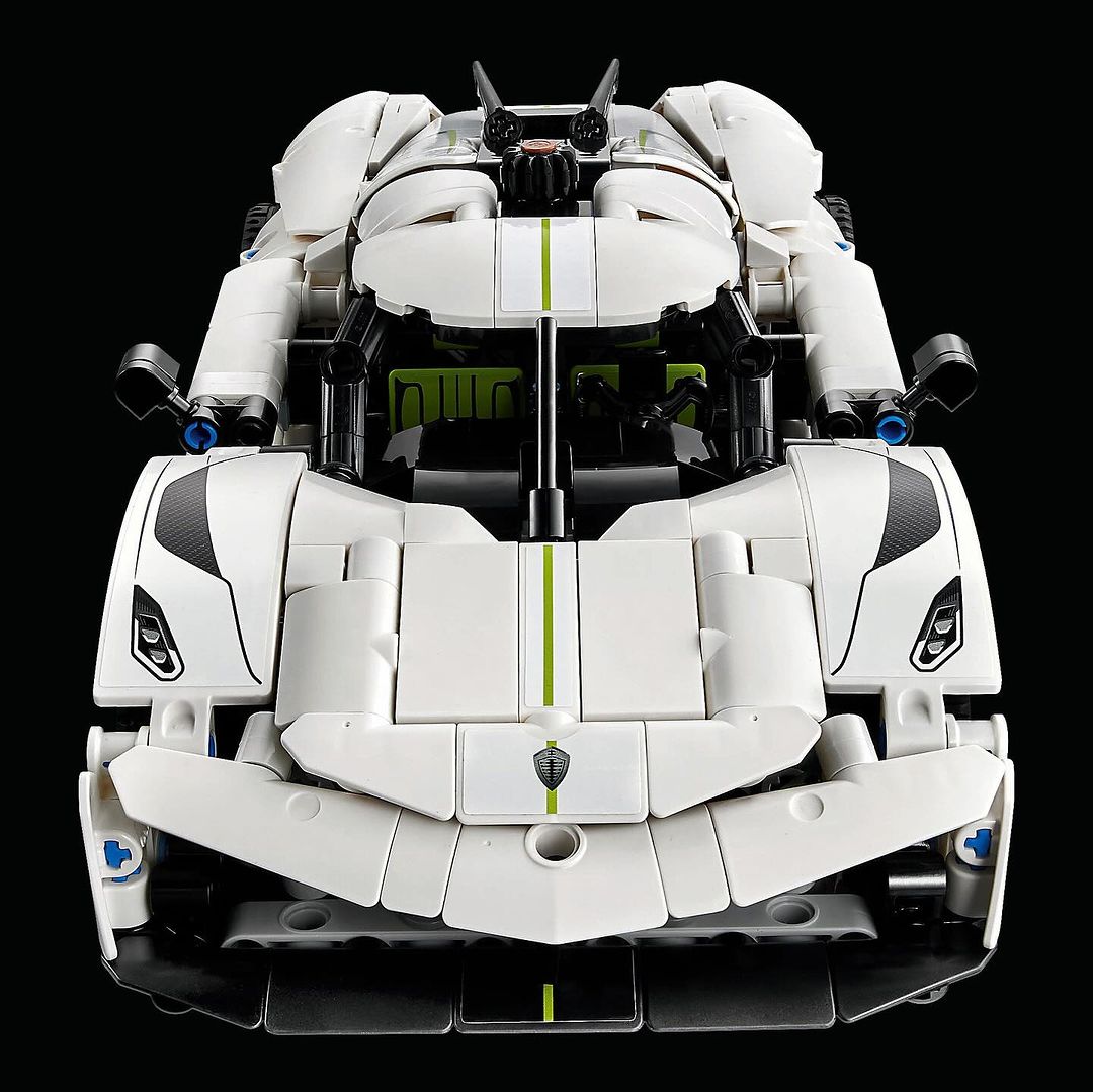 First look at LEGO Technic 42184 Koenigsegg Jesko in white