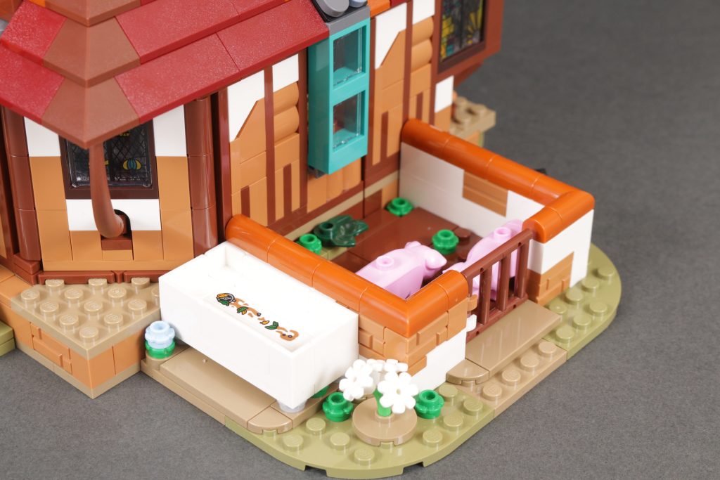 LEGO Harry Potter 76437 The Burrow Collectors Edition review 14 1024x683