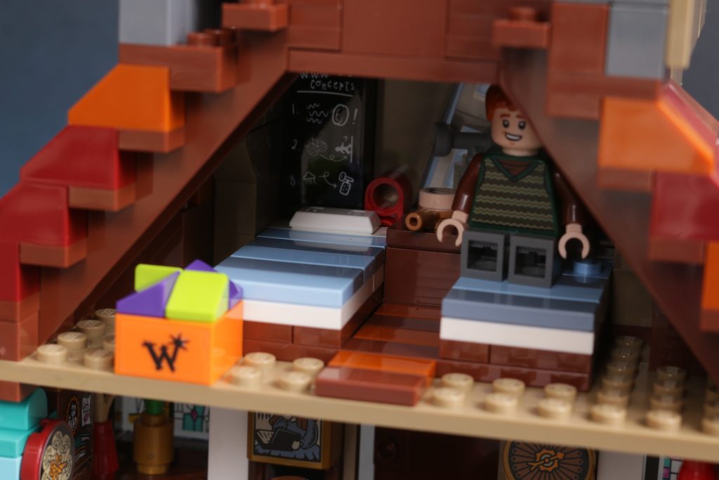 LEGO Harry Potter 76437 The Burrow Collectors Edition review 34i 1024x683