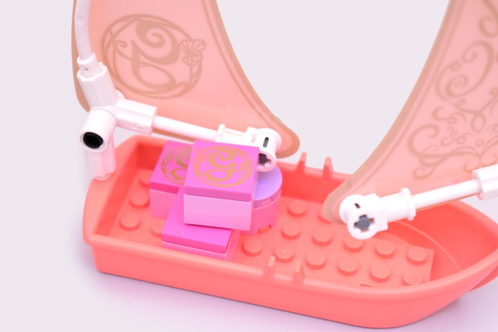 LEGO Wicked 75681 Glinda Elphaba Nessarose at Shiz University 04 1024x683