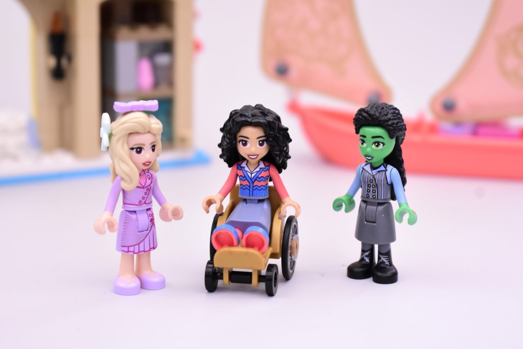 LEGO Wicked 75681 Glinda Elphaba Nessarose at Shiz University 07 1024x683