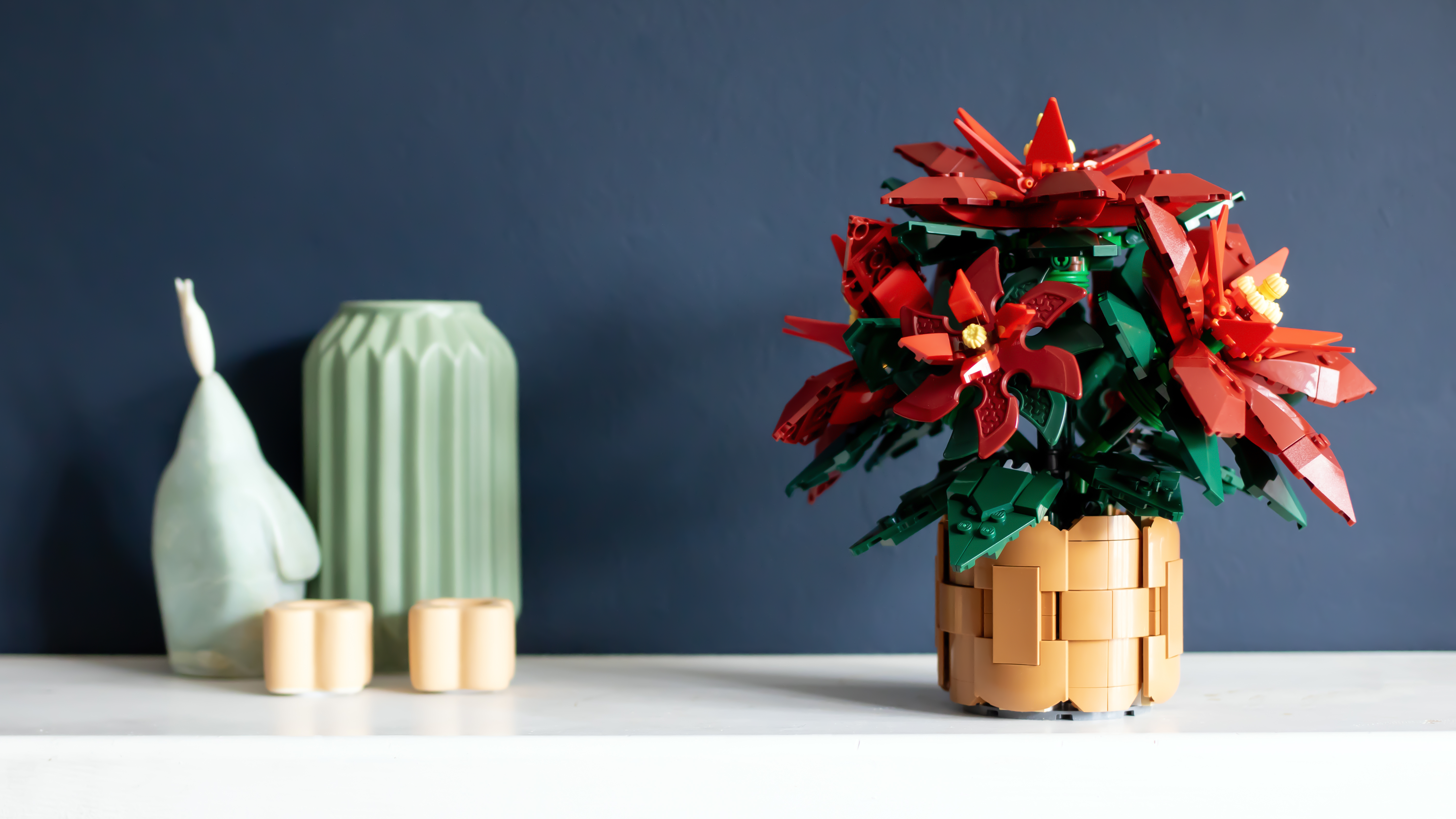 LEGO icons 10370 Poinsettia featured
