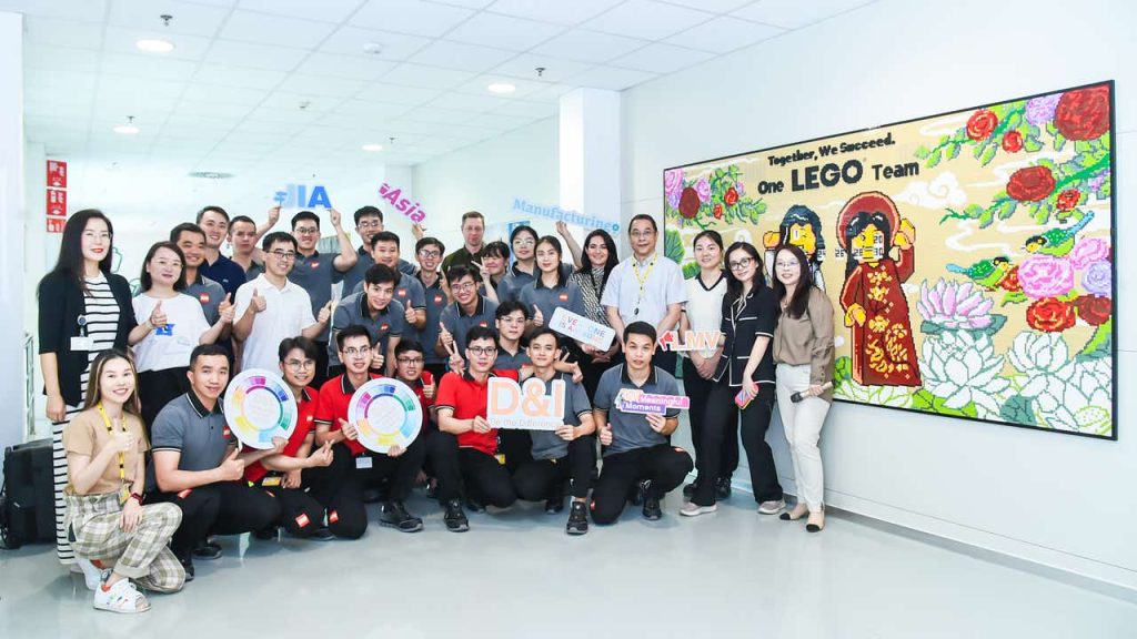 1 Jiaxing DI team welcomes Vietnam employes 1024x576