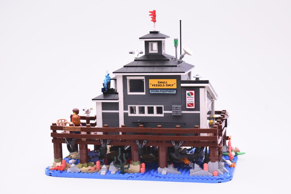 LEGO Harbormasters Office review 02 1024x683
