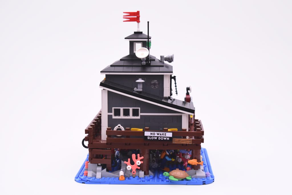 LEGO Harbormasters Office review 04 1024x683
